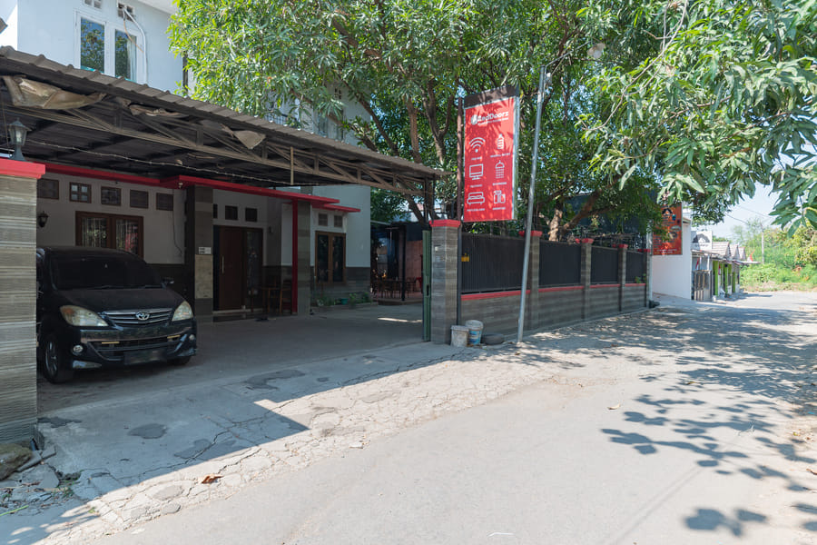 RedDoorz syariah @ Puri Kalijaga Street