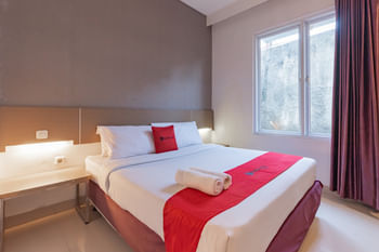 RedDoorz near  Goa Sunyaragi