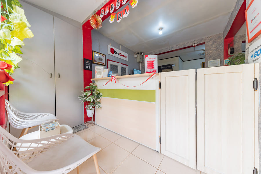 RedDoorz Syariah near Ciledug Station