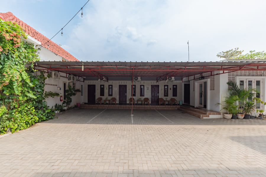 RedDoorz Syariah near Ciledug Station