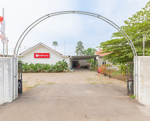 RedDoorz Syariah near Alun Alun Ciledug Cirebon
