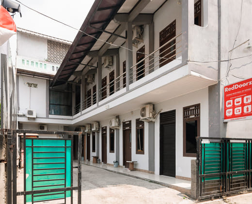 RedDoorz Syariah near Mall Of Serang
