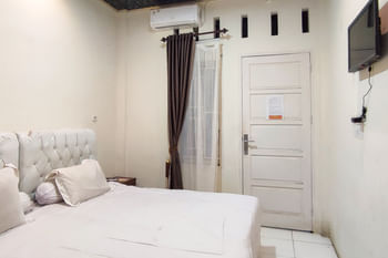 RedDoorz Syariah @ Khalifi Guest House Padang