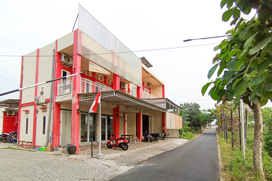 Ariska Room near Alun Alun Jombang RedPartner