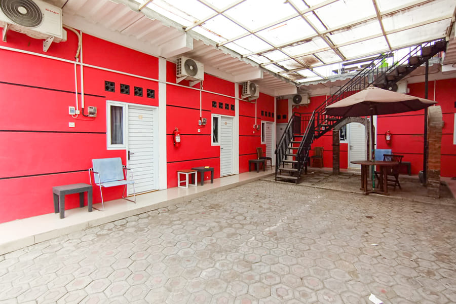 Ariska Room near Alun Alun Jombang RedPartner