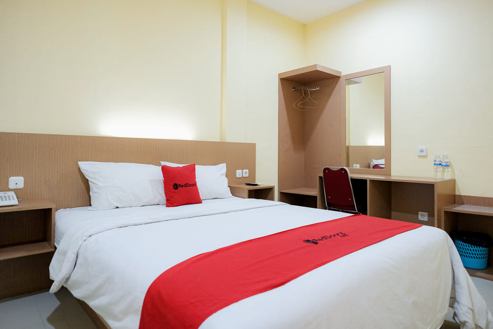 RedDoorz Deluxe Room