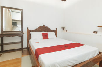 RedDoorz @ Island Front Cottages El Nido