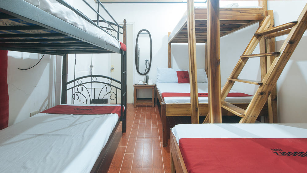 RedDoorz Family Room (8 Adults)