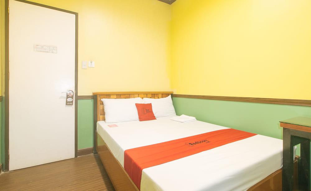 RedDoorz Standard Room