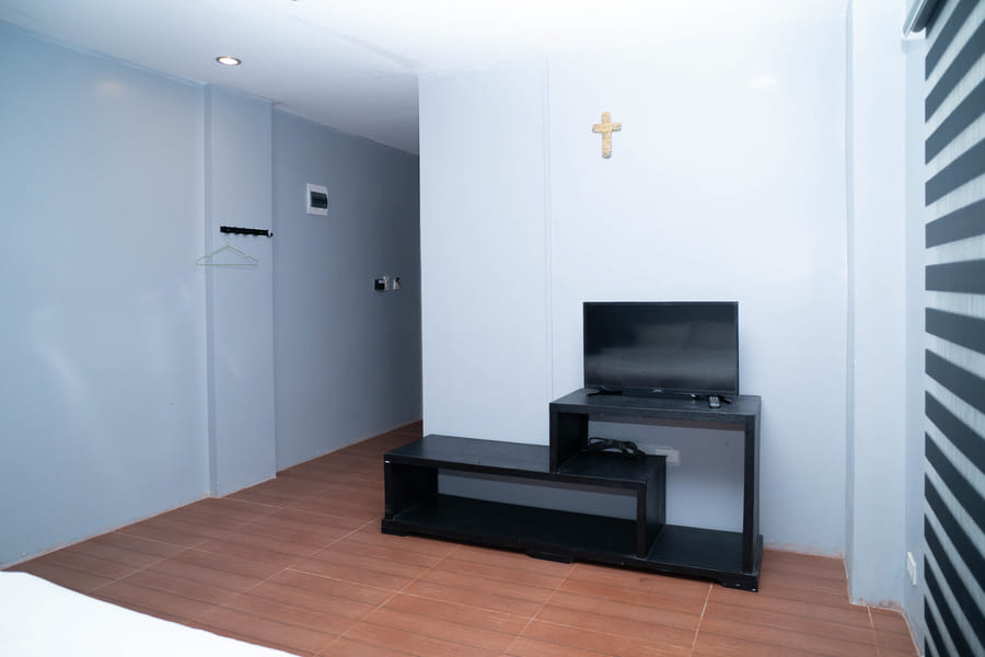 RedDoorz @ Kopinos Tourist Inn Hotel