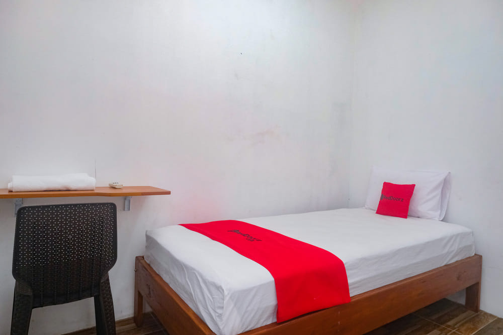 RedDoorz Single Room