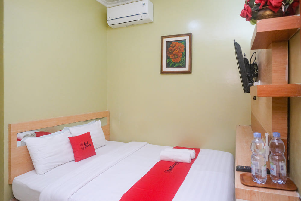RedDoorz Room