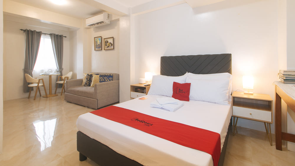 RedDoorz Family Room