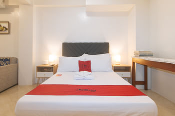 RedDoorz @ Delorian Residences