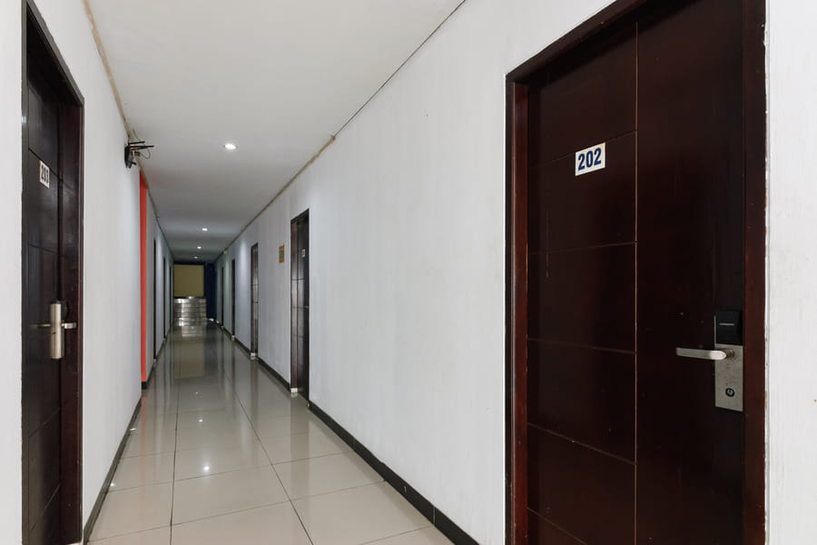 RedDoorz Plus @ Jalan Pemuda Jakarta