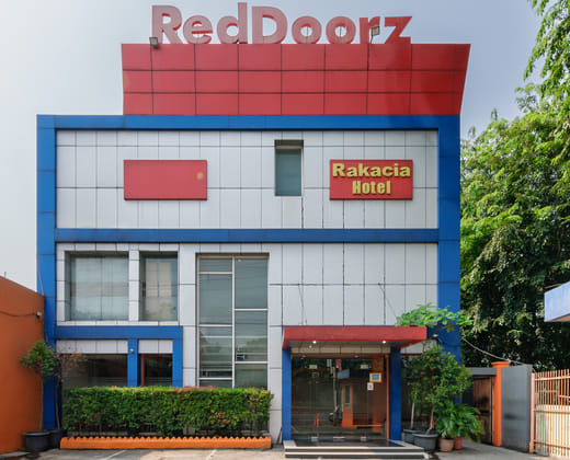 RedDoorz Plus @ Jalan Pemuda Jakarta