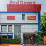 RedDoorz Plus @ Jalan Pemuda Jakarta