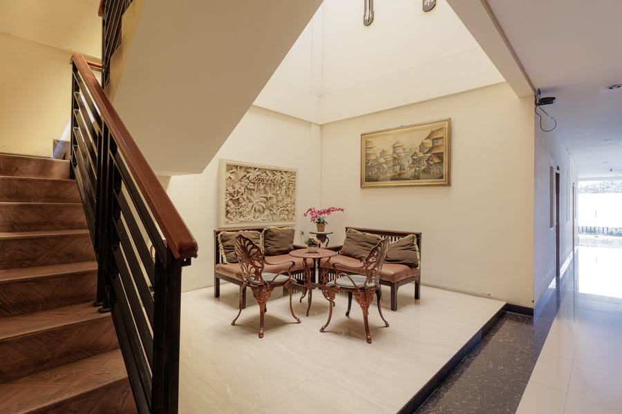 RedDoorz Plus near Green Pramuka Square Mall