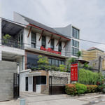 RedDoorz Plus near Green Pramuka Square Mall