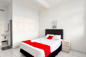 RedDoorz Syariah @ Neu Hostel Cisarua Lembang