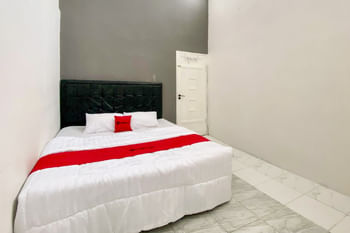 RedDoorz Syariah near RSU Sylvani Binjai