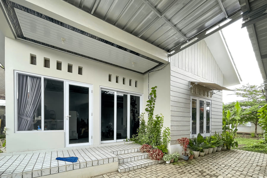 Urbanview Syariah Sasarengan Inn near RSUD Waled Cirebon