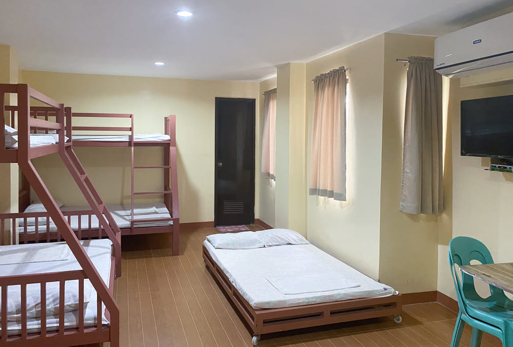 RedDoorz Family Room