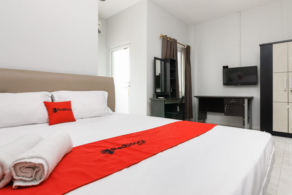 RedDoorz Deluxe Room