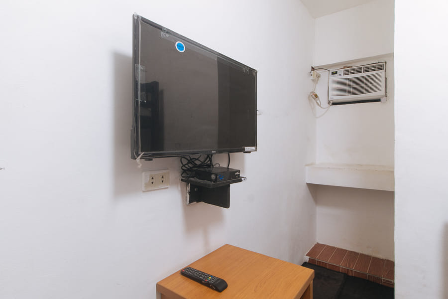 RedDoorz @ LYOTO Bed and Breakfast near NAIA