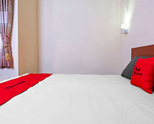 RedDoorz near Trans Studio Mall 2