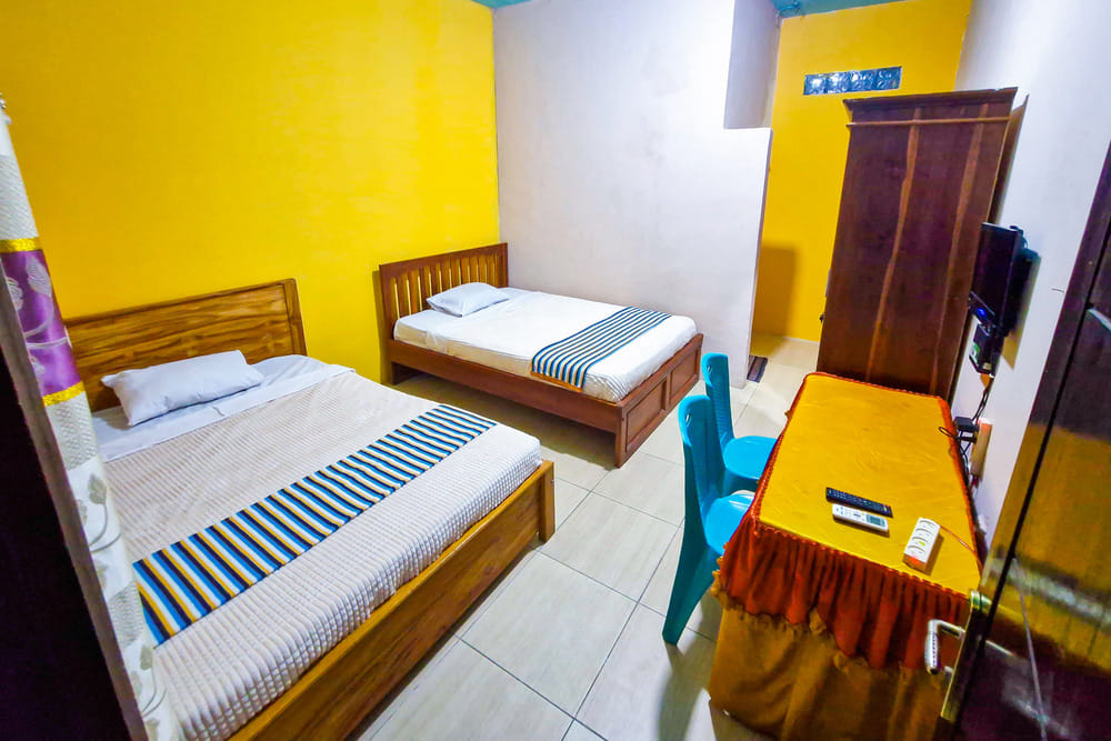 RedDoorz Standard Twin Room