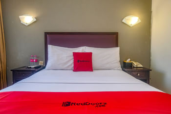 RedDoorz Plus @ Singosari Raya