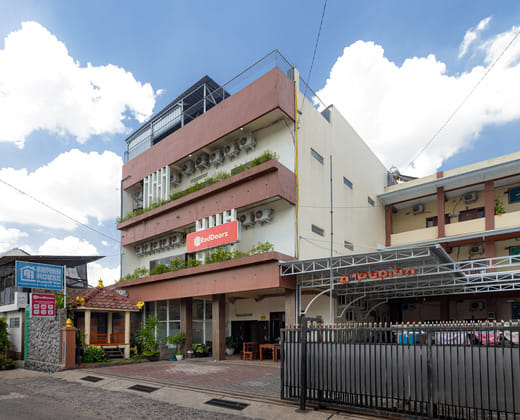 RedDoorz Syariah Papian near Universitas Jember