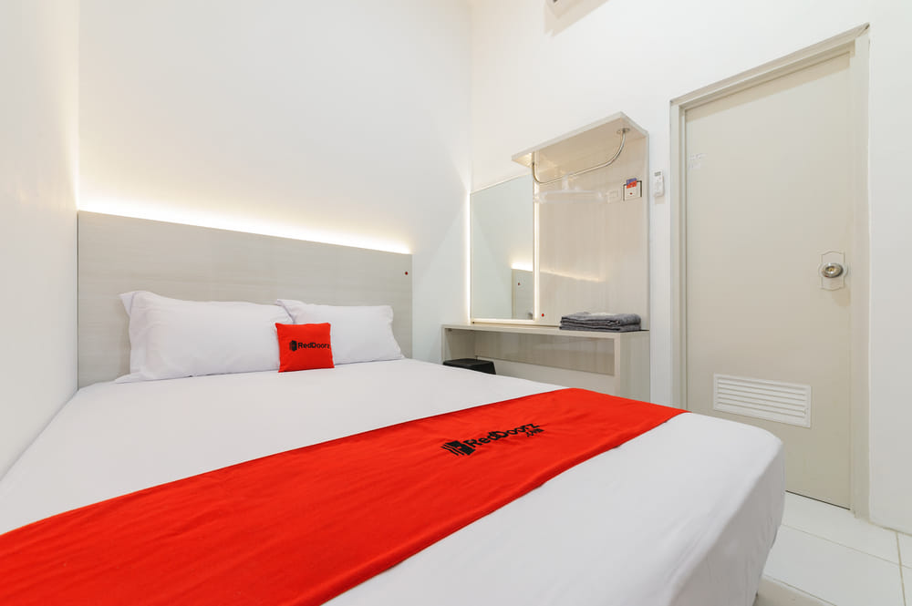 RedDoorz Deluxe Room