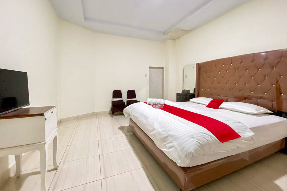 RedDoorz Deluxe Room