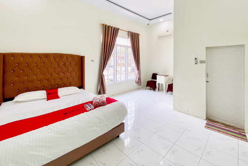 RedDoorz Family Room