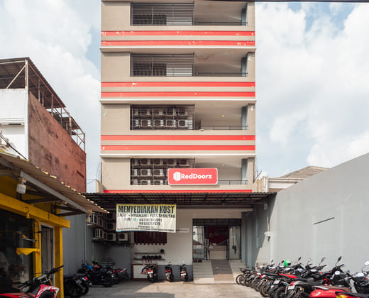 RedDoorz near Binus Anggrek 2