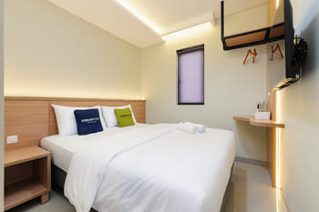 Urbanview Greenville Jakarta