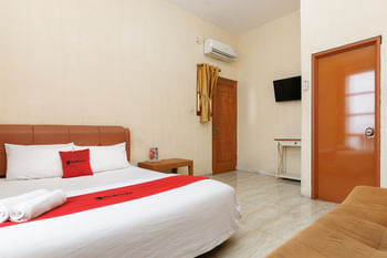 RedDoorz near Cipinang Indah Mall
