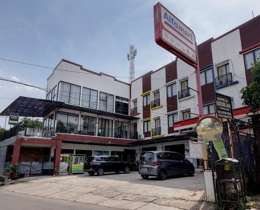 Urbanview SRB Near Mall Ciputra Cibubur