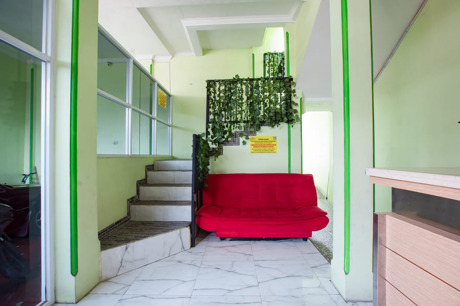 RedDoorz Syariah @ Shakira Alesha Enggal