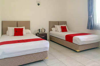 RedDoorz Syariah @ Kadungora Garut