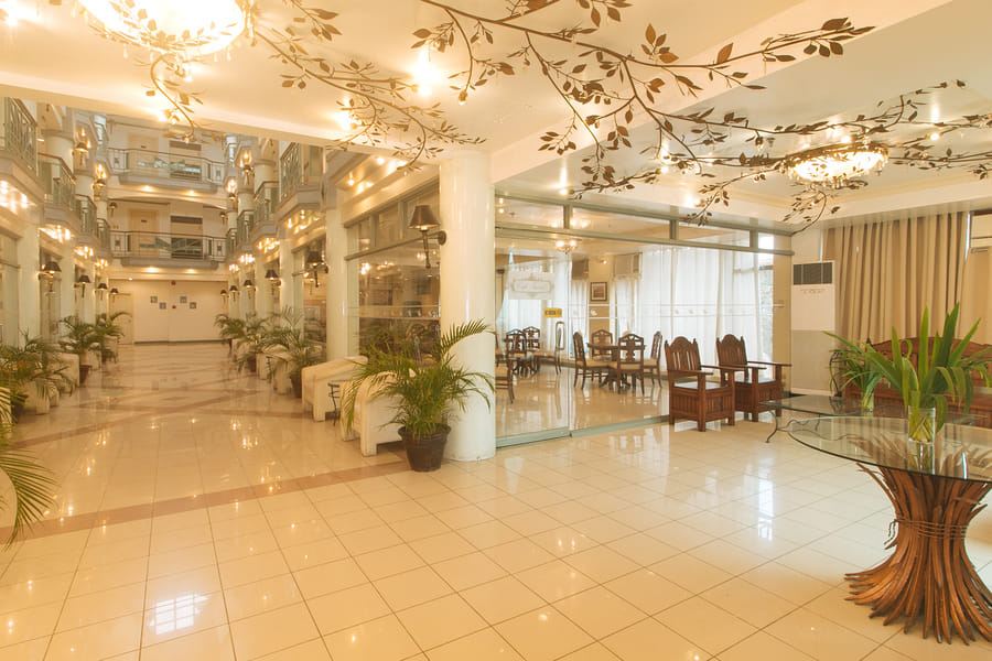 Royal Am Rei Hotel by RedDoorz