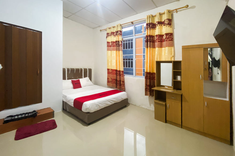 RedDoorz Deluxe Room