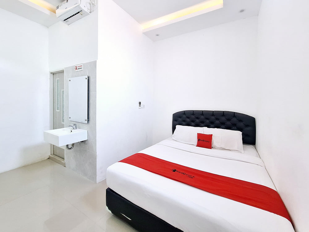 RedDoorz Room