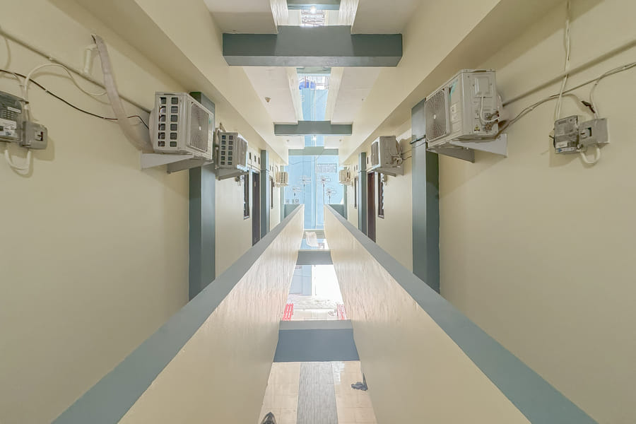 Urbanview Hotel Maharani Garut