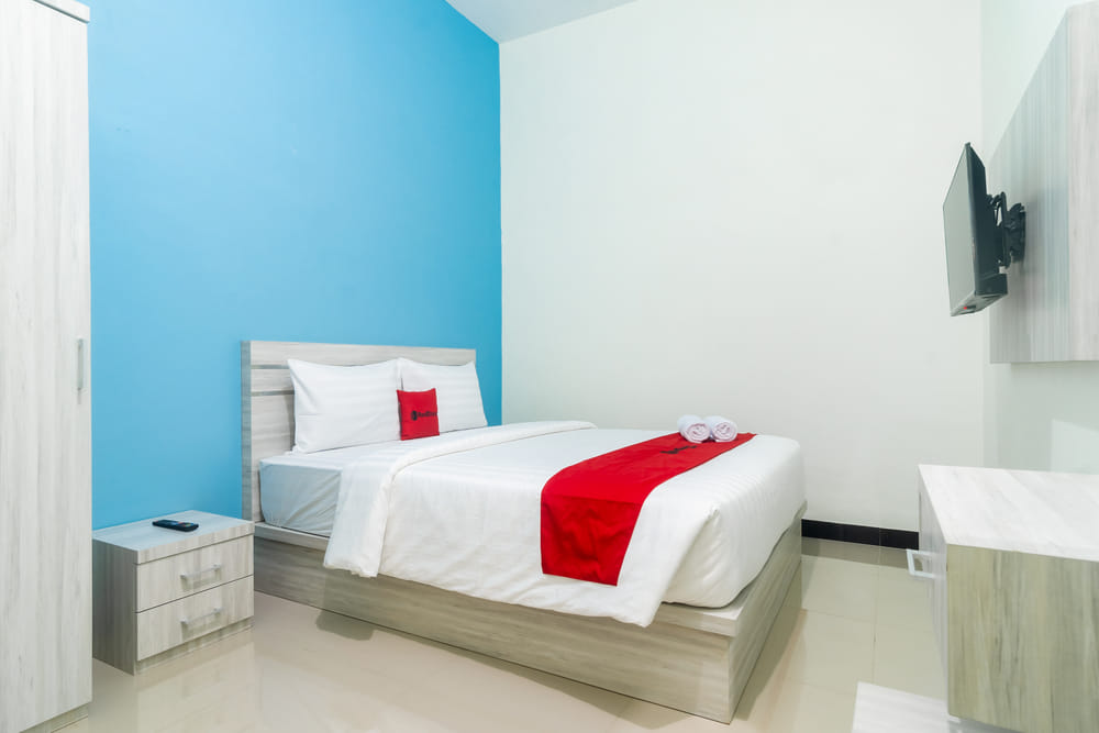RedDoorz Deluxe Room