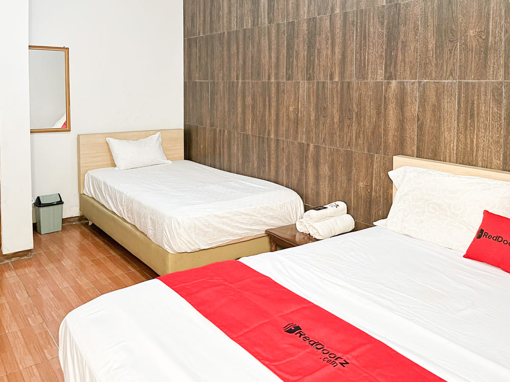 RedDoorz Family Room