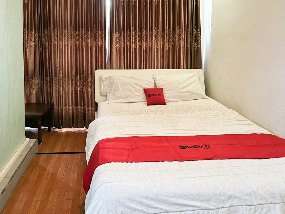 RedDoorz Deluxe Room