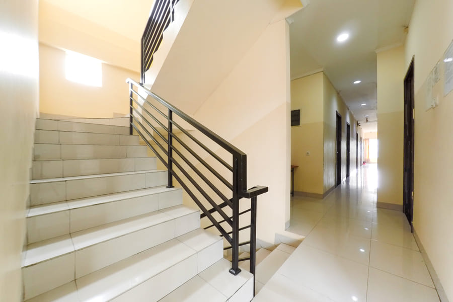 RedDoorz Plus near Mall Ciputra Jakarta